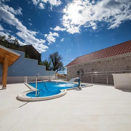 Fenix 8+4 Vila Podgora (Split-Dalmatia)